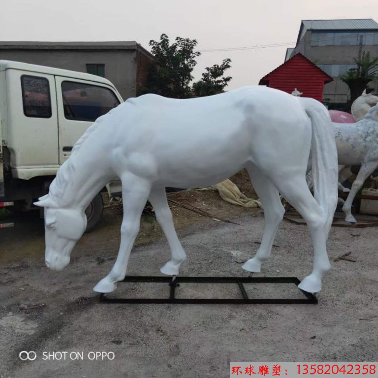 玻璃钢白色马雕塑 马雕塑定制1